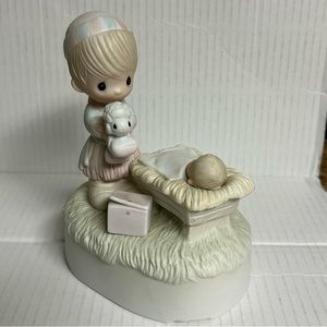 Precious Moments music box Christmas is a time to share E-2806